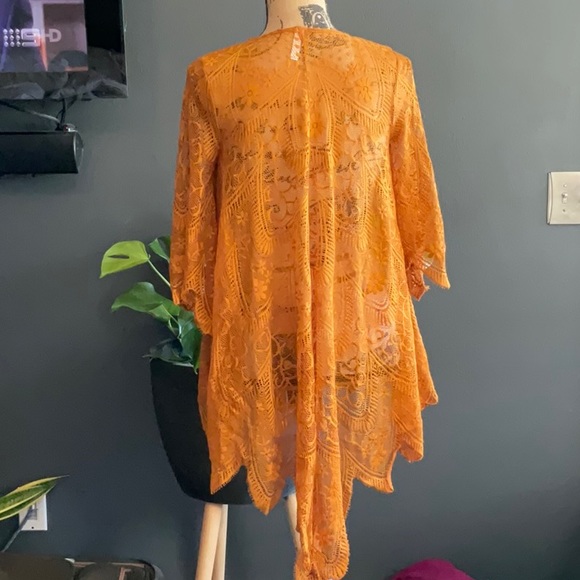 High-low open front lace kimono shawl - Picture 3 of 5